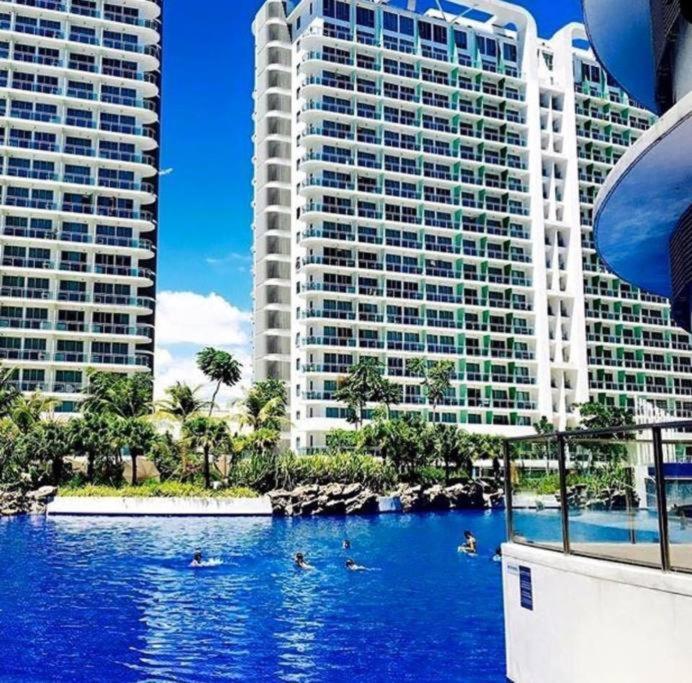 Azure Urban Resort A4 Near Airport Mall With Wavepool Paranaque City Exterior foto